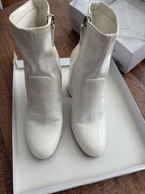 Steve maddens gaze White Patent block heel size 6